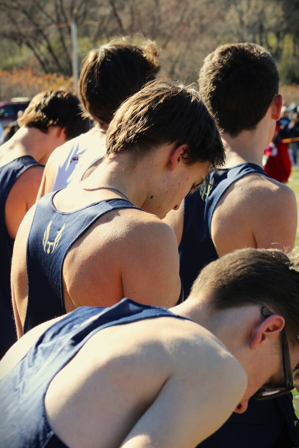 HV Titan boys take their start at the line 2024 VHSL race.