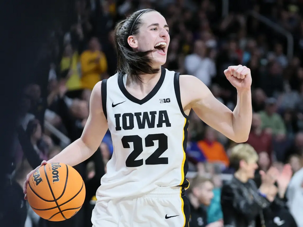 Caitlin Clark playing basketball